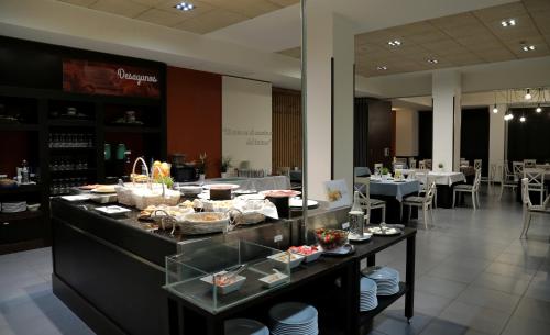 a restaurant with a buffet with food on display at Hotel Oriente in Zaragoza