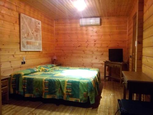 Ένα ή περισσότερα κρεβάτια σε δωμάτιο στο Hostal Sierra De Baza