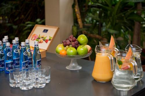 a table with bottles and a bowl of fruit and juice at Eurohotel Swarzędz in Swarzędz