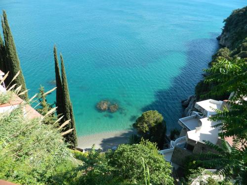 a view of the ocean from a house at Il Nido del Gabbiano in Vietri sul Mare