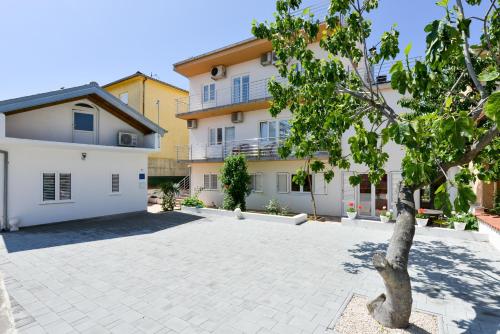 Apartmani Mandic with parking