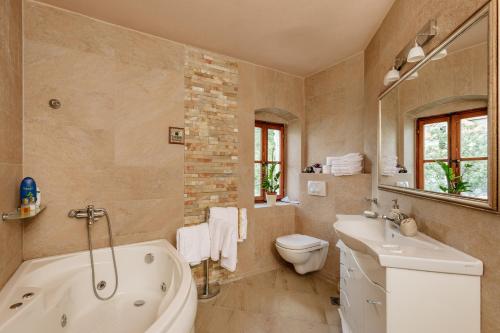 Phòng tắm tại Villa Luxury Stone on the Sea with Private Pool and View