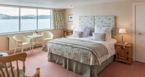 Postel nebo postele na pokoji v ubytování Crinan Hotel