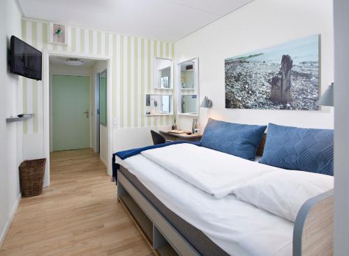 En eller flere senger på et rom på Gl. Avernæs Sinatur Hotel & Konference