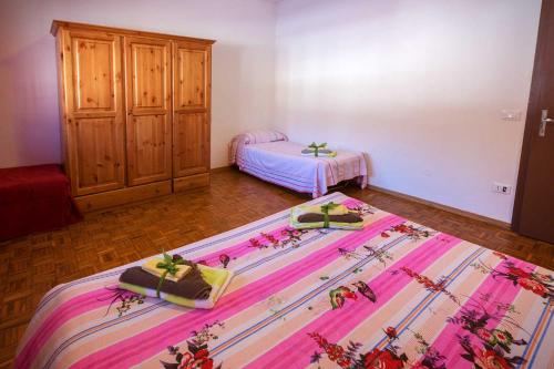 a bedroom with a bed with two presents on it at Albergo Diffuso "Col Gentile" Socchieve in Priuso