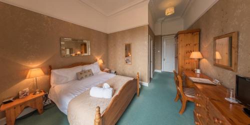 Postel nebo postele na pokoji v ubytování Craigard House Hotel