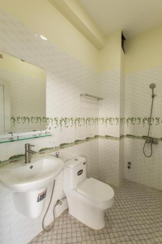 a bathroom with a toilet and a sink at Binh Minh Hotel in Vung Tau