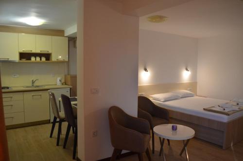 Gallery image of Apartments TMV Dragovic in Sveti Stefan