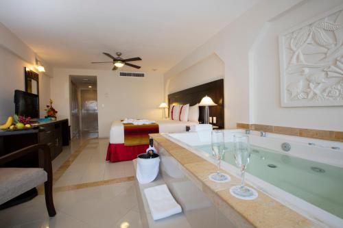 Gallery image of Crown Paradise Club Cancun - All Inclusive in Canc&uacute;n