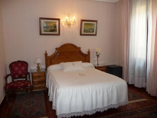 A bed or beds in a room at Pension Lorea