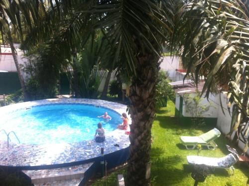 Πισίνα στο ή κοντά στο One World Village Guesthouse