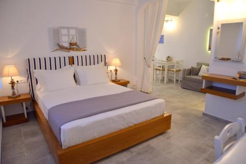 a bedroom with a bed and a living room at Pergola in Pollonia