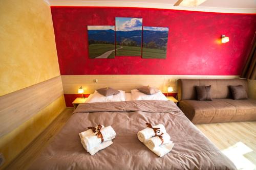 a bedroom with two beds and a couch at Willa STRITZKI in Wisła
