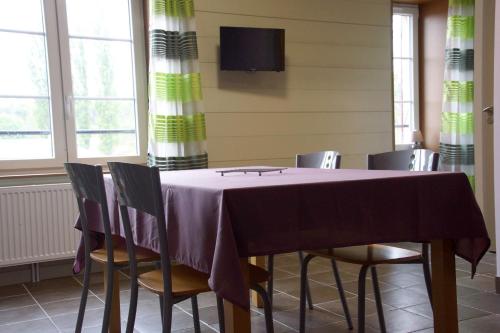 a dining room with a table and chairs at Au Foudre du bazois in Châtillon-en-Bazois
