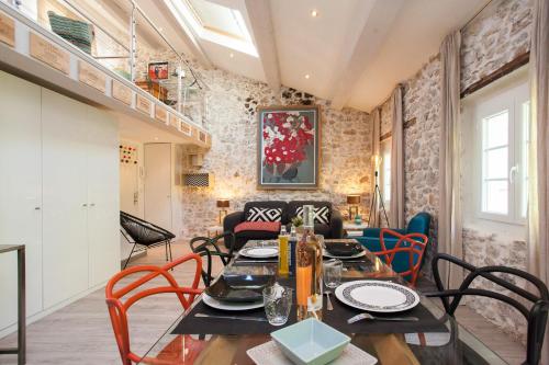 a dining room with a table and chairs at Superbe appartement loft vieil Antibes in Antibes