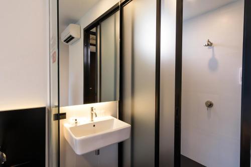 Ванная комната в BED Chiangmai Gate- Adults Only