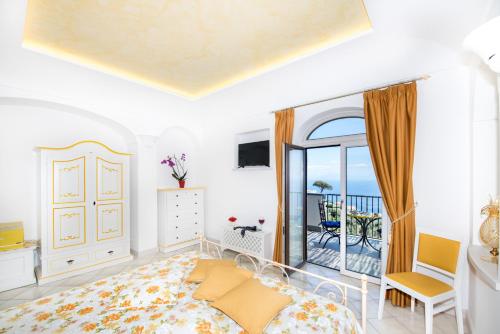 Katil atau katil-katil dalam bilik di Le Contrade by Sosòre Holiday Homes -Amalfi Coast