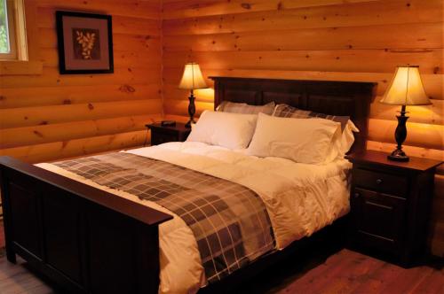 Selenia Lodge- Résidences et Chalets dans les Laurentidesにあるベッド