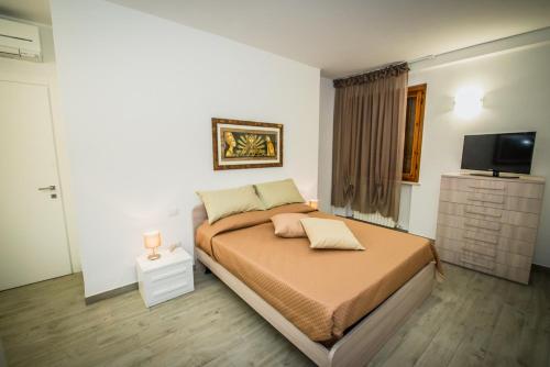 Giường trong phòng chung tại Appartamenti vicino al mare