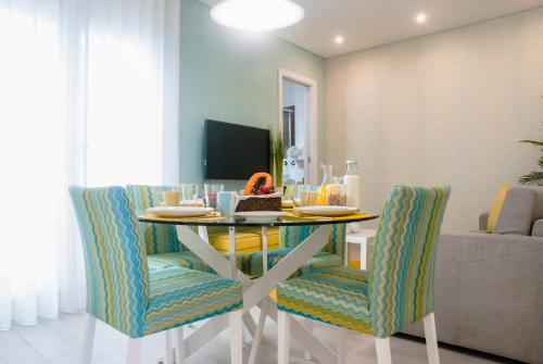 a dining room with a table and chairs at Batata - Ocean View in Nazaré