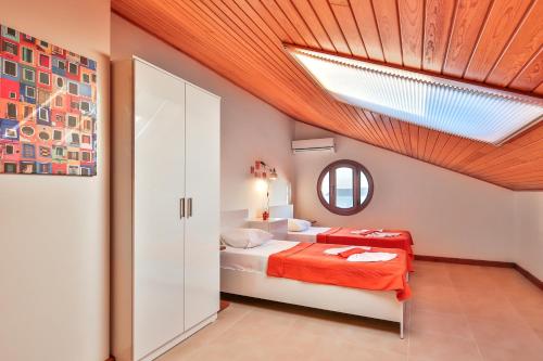 a bedroom with a bed and a skylight at Kasinn Apart Turuncu in Kaş