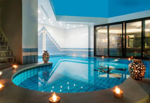 Bazén v ubytování Hotel Ambassador nebo v jeho okolí