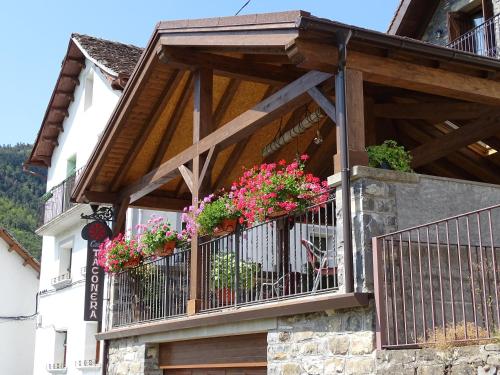 Το κτήριο όπου στεγάζεται  the country house