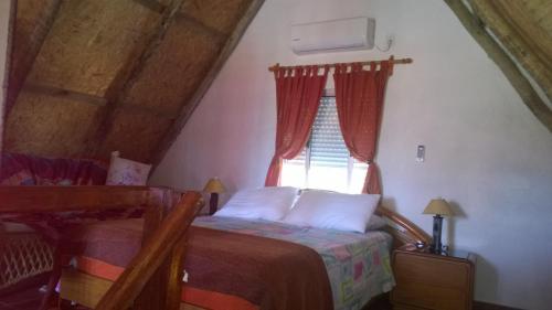 En eller flere senge i et værelse på Cabañas "Las Caracolas"