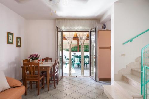 a kitchen and dining room with a table and chairs at Villa Victory in Specchiolla 