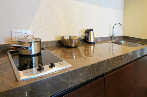 a kitchen counter with a pot on a stove at Radisson Blu Hotel, Conakry in Conakry