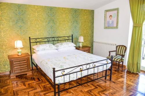a bedroom with a bed and two chairs at La Quiete in Anagni