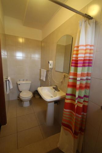 Hotel Los Pinos tesisinde bir banyo