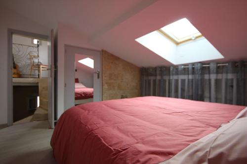 Ліжко або ліжка в номері Montcalm climatisé en plein Écusson