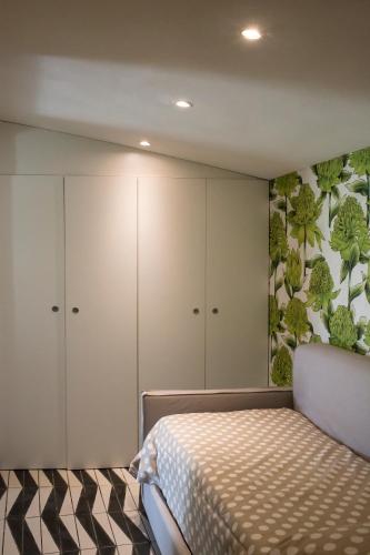 a bedroom with a bed with a checkered floor at Orchidea in Beverino