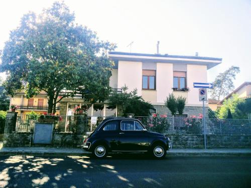a black car parked in front of a house at B&B Figura Apartments in Borgo San Lorenzo