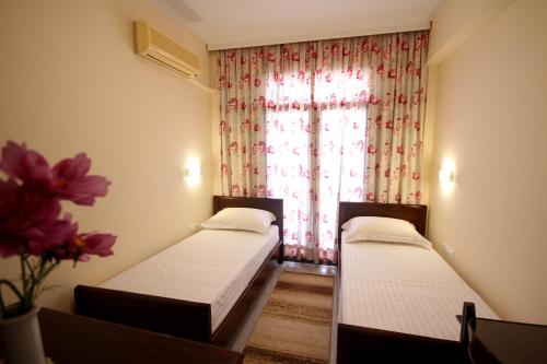 Postel nebo postele na pokoji v ubytování Hotel Ari
