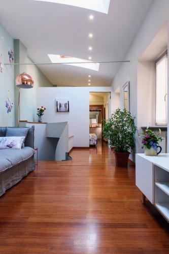a living room with a couch and a table at Lora Center apartment, near the lake with air conditioner in Como