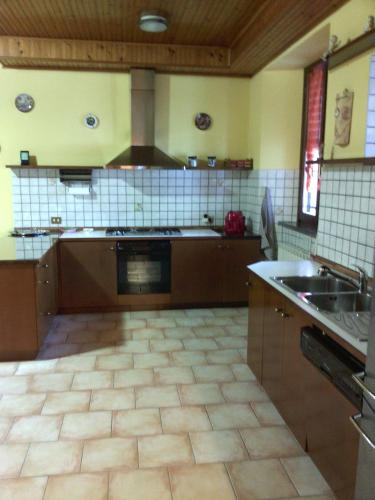 Η κουζίνα ή μικρή κουζίνα στο Eli's House