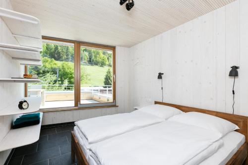 Schwarzwaldstrand Ferienwohnungen tesisinde bir odada yatak veya yataklar