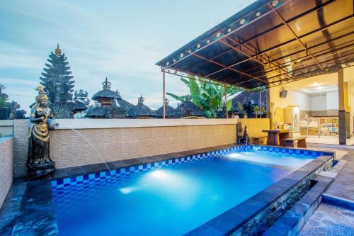 a swimming pool in the middle of a house at Taman Homestay in Nusa Lembongan