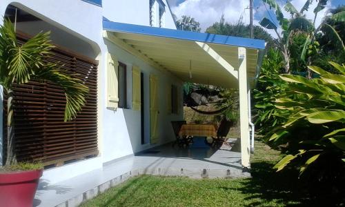 Taman di luar villa telyna