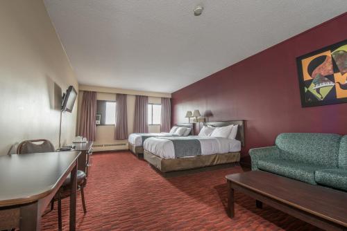 Postel nebo postele na pokoji v ubytování Argyll Plaza Hotel