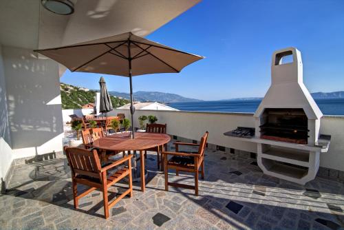 Apartments Maris Senj