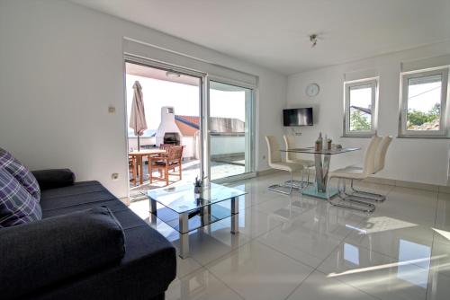 Apartments Maris Senj
