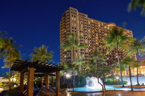 Басейн в Dusit Beach Resort Guam або поблизу