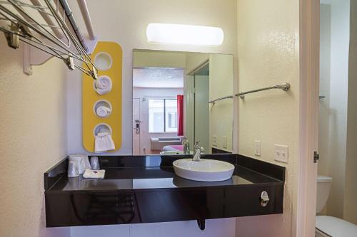 Ванная комната в Motel 6-Yuma, AZ - East