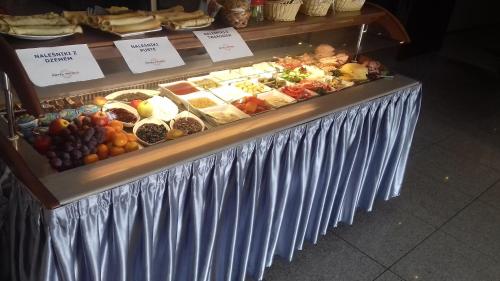 インの敷地内または近くでの食事または食べ物