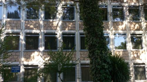 Το κτήριο όπου στεγάζεται  το ξενοδοχείο διαμερισμάτων
