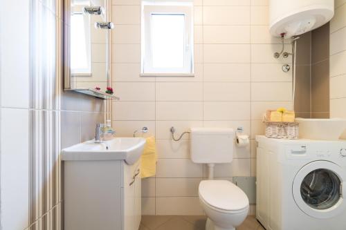 Kúpeľňa v ubytovaní Apartments Pina