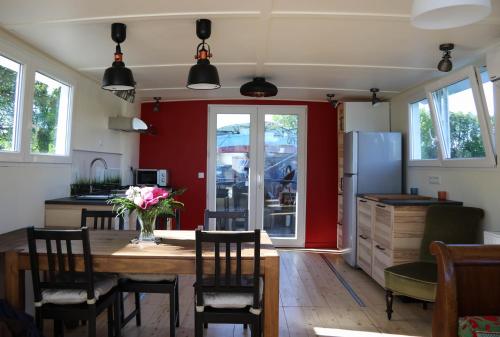 Μια τηλεόραση ή/και κέντρο ψυχαγωγίας στο Péniche Mon'ro